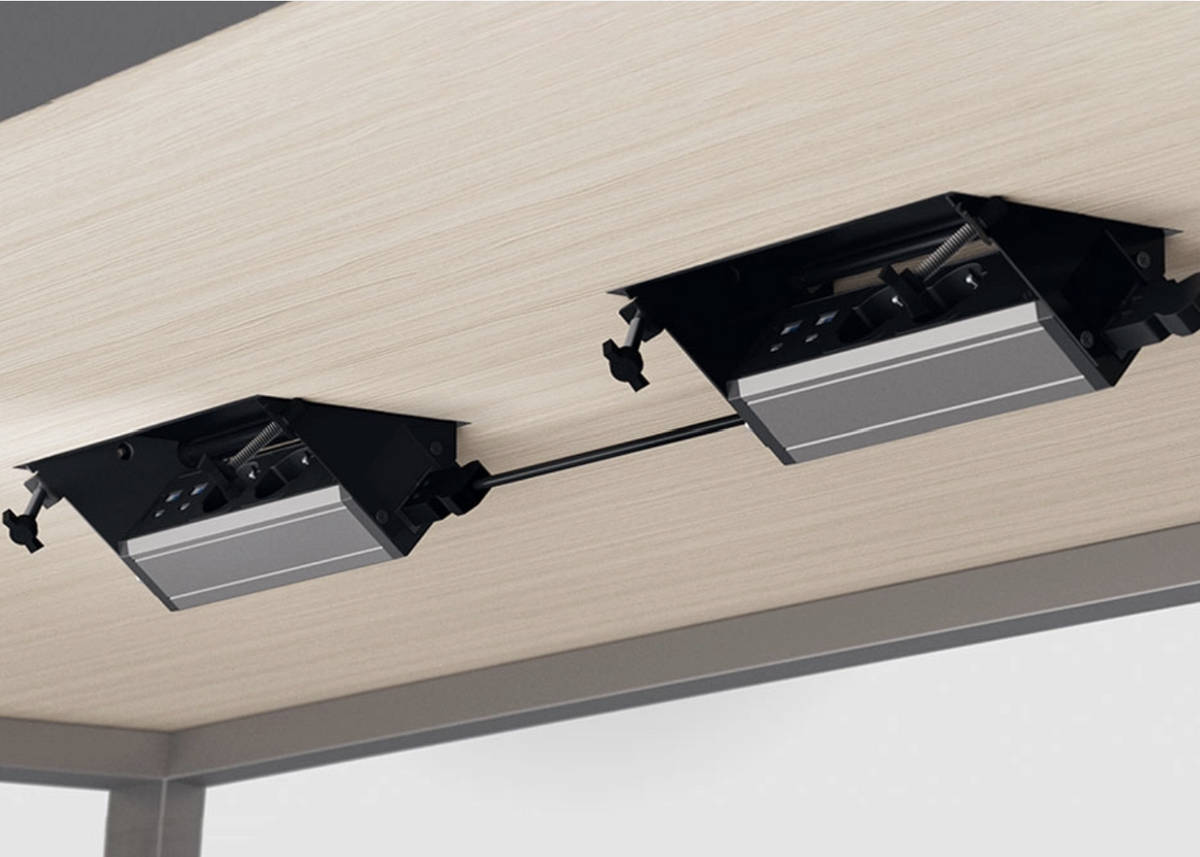 VersaFlap 45 – Sistem Profesional Încastrabil cu Capac și Deschidere Simplă| 4 Schuko + 1 USB + 2 RJ45
