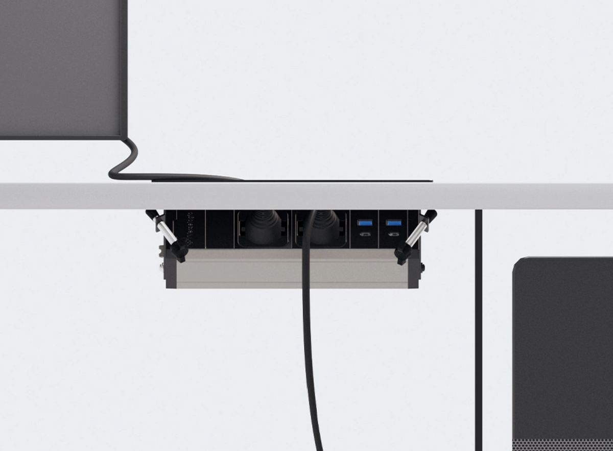 VersaFlap 45 – Sistem Profesional Încastrabil cu Capac și Deschidere Simplă| 4 Schuko + 1 USB + 2 RJ45