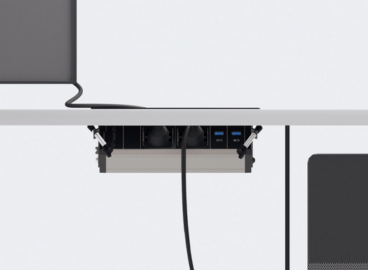 VersaFlap 45 – Sistem Profesional Încastrabil cu Capac și Deschidere Simplă | 2 Schuko + 2 Schuko UPS + 2 USB + 2 RJ45