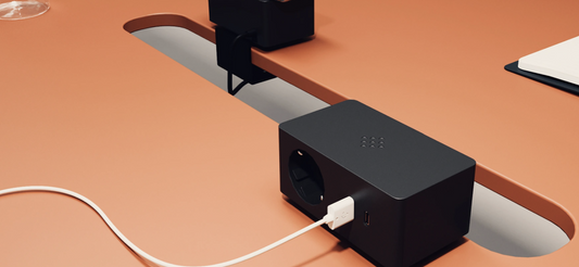 VersaQ White – Media Hub Multimedia de Birou și Stație de Încărcare Wireless Inteligentă | USB A+C